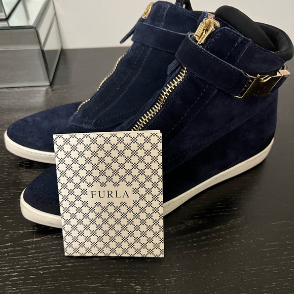 Furla Shoes - Blue suede ankle boots. Size 37